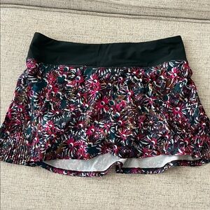 Lululemon floral Patterned Skirt with dark green Waistband